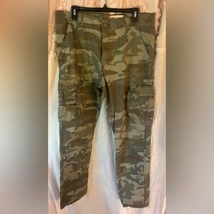 Wrangler regular taper cargo camo pants 36X32